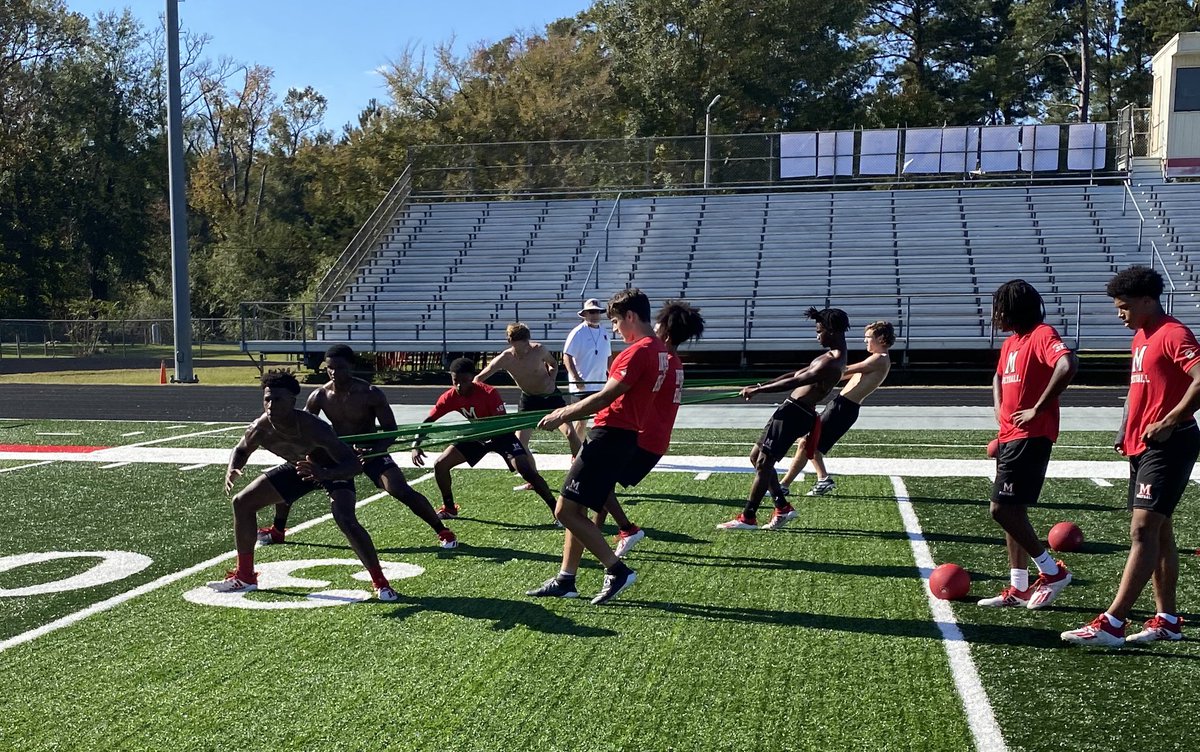 coach_jcurtis's tweet photo. No game tonight! We still got that work in!!!! 7 weeks from where we want to be! #ManyMade🐅 #ManyMindset⚔️ https://t.co/m3yEwDHMAC