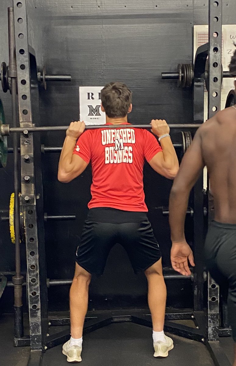 coach_jcurtis's tweet photo. No game tonight! We still got that work in!!!! 7 weeks from where we want to be! #ManyMade🐅 #ManyMindset⚔️ https://t.co/m3yEwDHMAC
