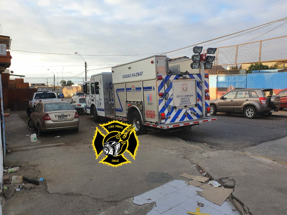 FirePhotoChile's tweet photo. #Firephoto.cl  F47 en clave 10-5-3 (Derrame de combustible) Sector Av. Antonio Redic/Peñuelas CB Antofagasta https://t.co/hz9CzofN4K
