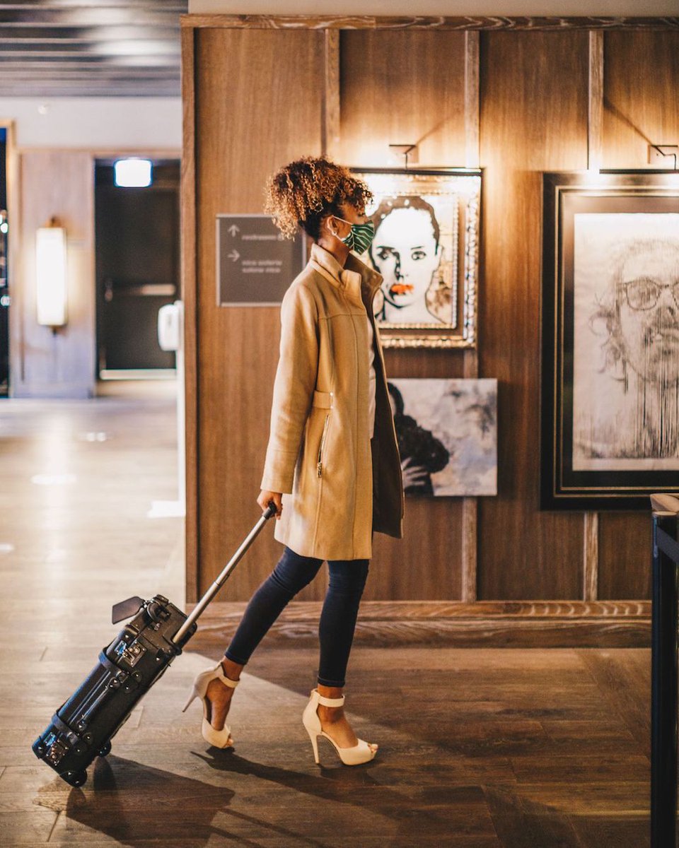ThompsonChicago's tweet photo. Wheelin' right on through to the weekend. #thompsonchicago #thompsonhotelchicago #hyatt #weekend #weekendvibes #staycation #safetyfirst #wellbeingalways https://t.co/iuCkI3mpnh