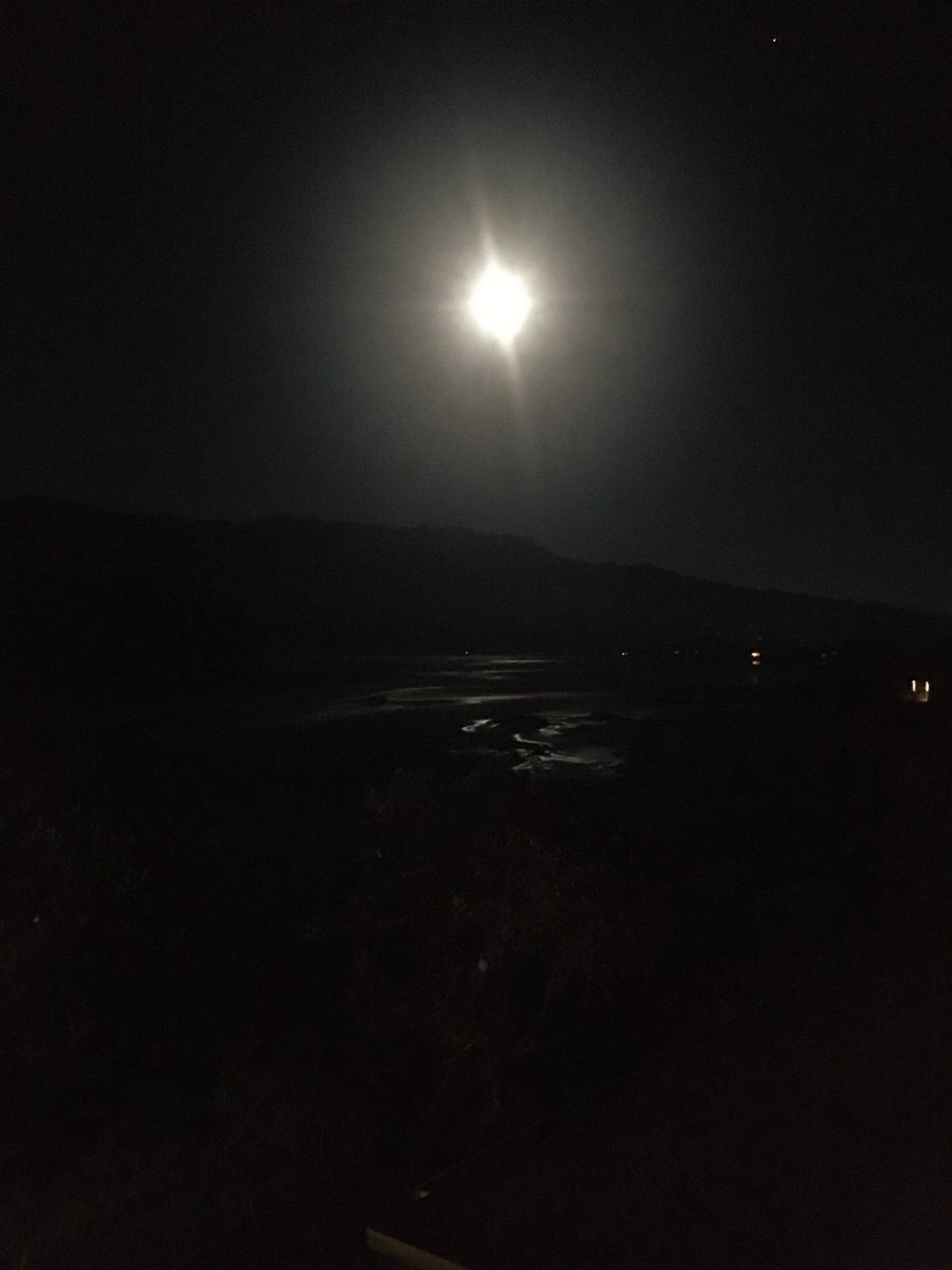ItsgabboGabe's tweet photo. Atmosphere from not too long ago.

#ItsgabboGabe #Itsgabbo #GabeEly #moon #seaside #Moonreflection #Moonocean #landscape #night #atmosphere #photograph #photography #nightscene #clearnight #oceannight #fullmoon #brightmoon #ocean #sea #nature https://t.co/9wHs9nFykk