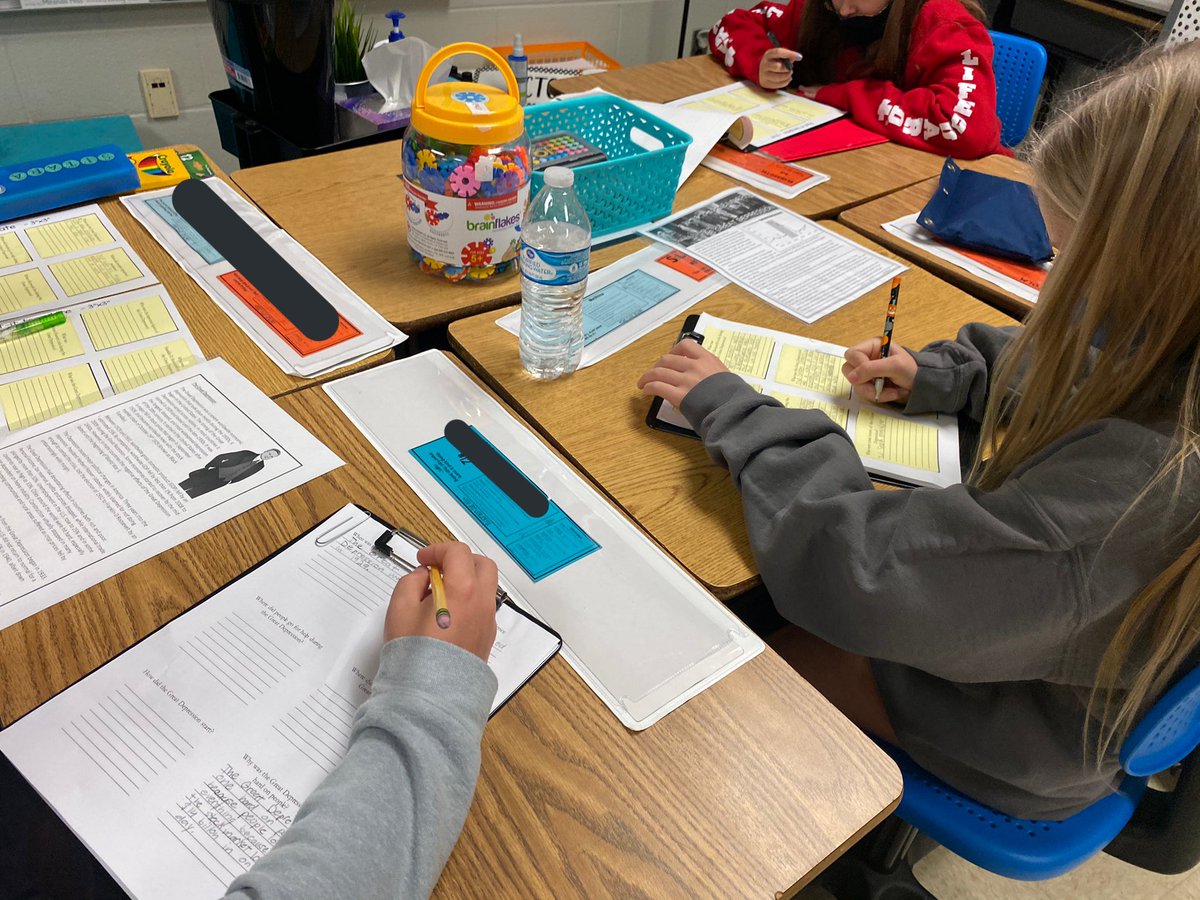 MrsHunt4books's tweet photo. Informational writing research done in stations...collaboration is so important. #ela #fifthgraderocks #writing #virtuallearning #face2facelearning https://t.co/mzcQnTaFuV