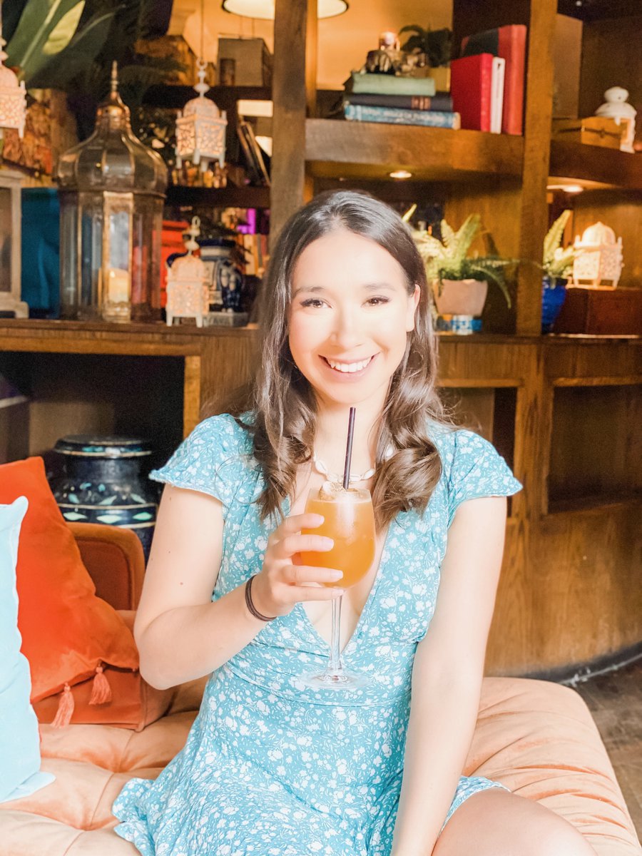 mygrumpybf's tweet image. @thelittlebluedoorful - Loveddd the decor of this place and how they’ve designed it to look just like a flat complete with large comfortable sofas, table football, and a cinema area ✨ Also, the dual loo is a super cute touch so you can powder your nose with your pal!