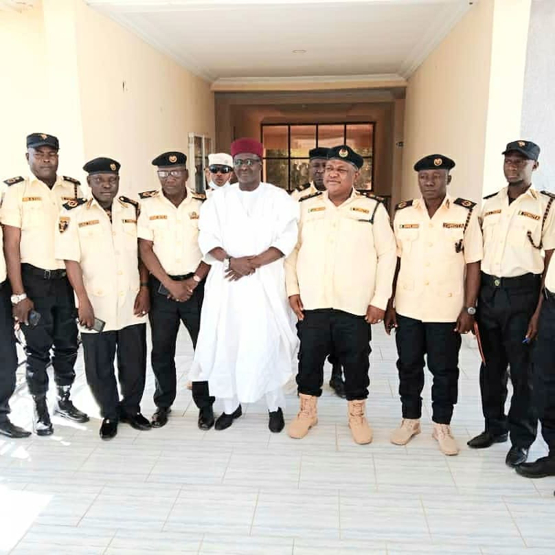 YobeRoad's tweet photo. YOROTA on Familiarization tour to Ministry of Humanitarian.

The management of  Yobe state Road Traffic Agency, in continuation of their familiarization tour of government ministries and agency visit the office of the Commissioner of Humanitarian,Dr Garba Iliya,today in Damaturu. https://t.co/ARO5FsHgtY
