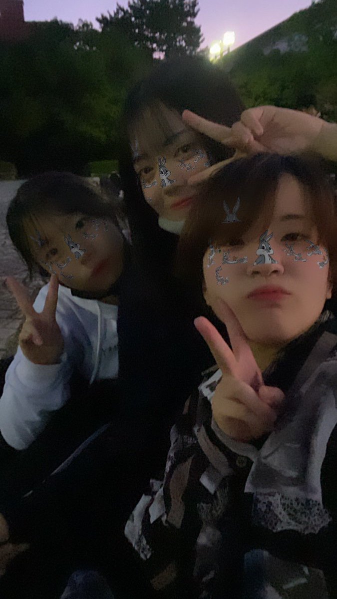 Flower_Dancers's tweet photo. 今回はこの3人！

左から
みんなの愛されキャラ
BiBitt(ビビット)

スタイル抜群モデル姉さん
愛華(あきは)

ふらだん1の問題児!?笑
僖紅(きっく)

です！ https://t.co/KRzfIFZffg
