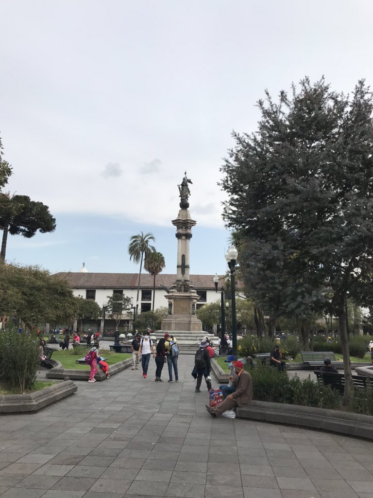HMACampbell's tweet photo. Una tarde excelente explorando el centro histórico de Quito. Gracias @nomadom y @MetroTouring por su hospitalidad y conocimiento y gracias a @EPMQuitoTurismo por mi manual de instrucciones! https://t.co/NJJ1kfhw1Y