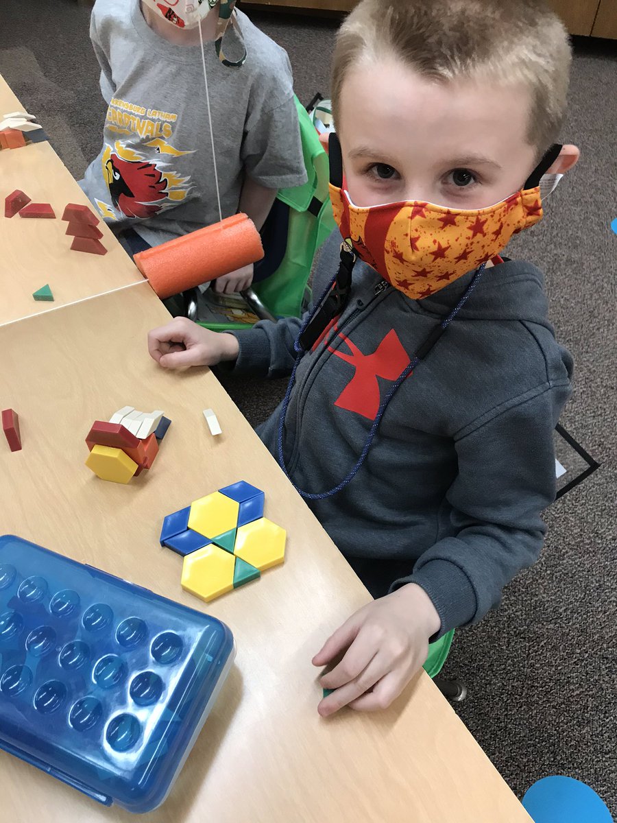 MrsJDawson1's tweet photo. What an awesome day in Kindergarten today! Show &amp; tell, lunch outside, and exploratory play! https://t.co/gD3S9fYcwJ