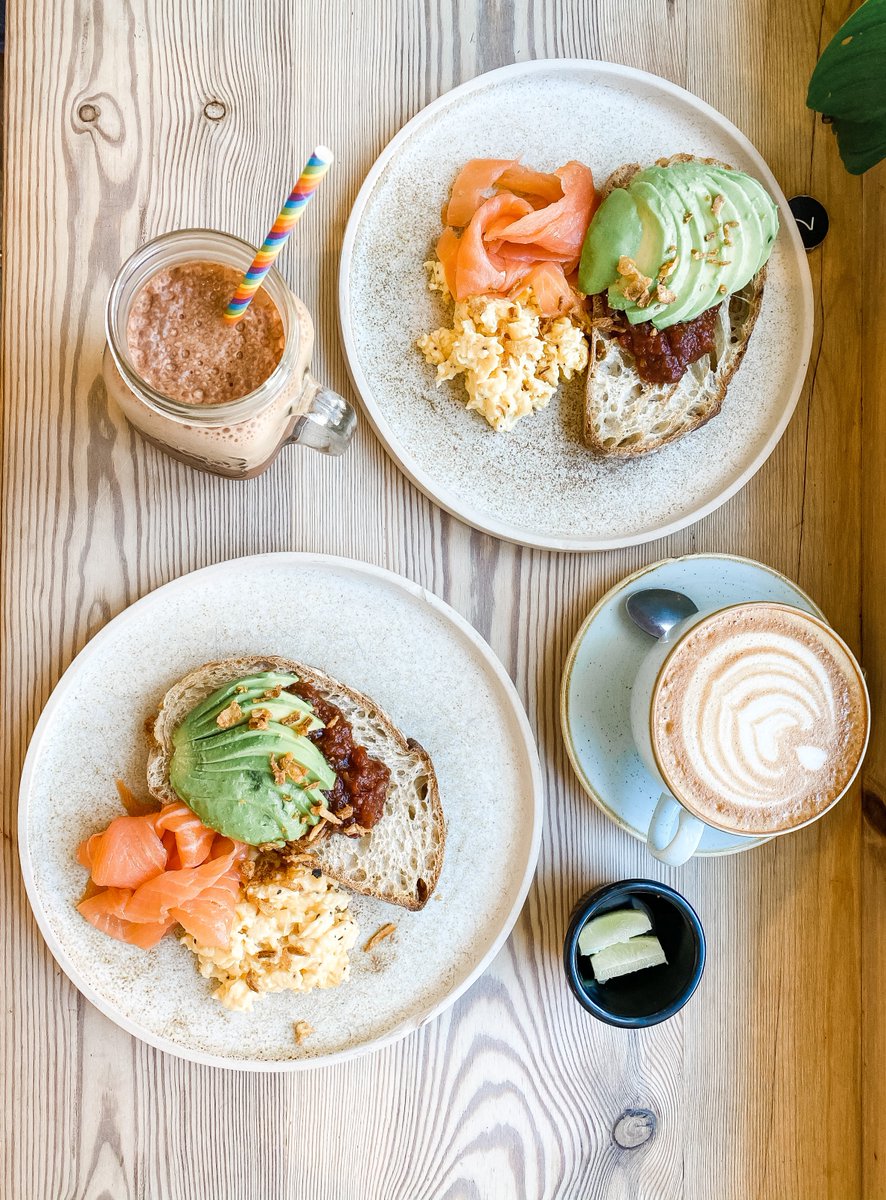 mygrumpybf's tweet image. Breakfast is my favourite meal of the morning 🍳

[Invite] Taken at the wonderful Spoon Cafe on our day trip to Henley. Full details are below!

mygrumpyboyfriend.com/2020/09/top-th…

Pictured here is their “Build Your Own Avocado Toast” with smoked salmon, scrambled eggs and chilli jam 🌶