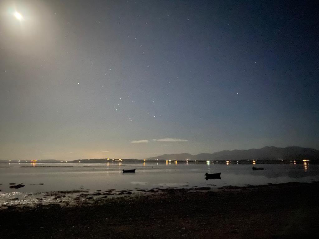naMaraShellfish's tweet photo. ✨🌝 The moon shining bright at Realt na Mara Shellfish, so peaceful and calm! #nightsky #moonlight #stars #realt #suimhneas #realtnamarashellfish #fullmoon #reeksdistrict #irishoysters #irishmussels #matbro #irishshellfish #oysters #mussels #Cromane #carrauntoohil #kerry https://t.co/Ru8vKMjZED