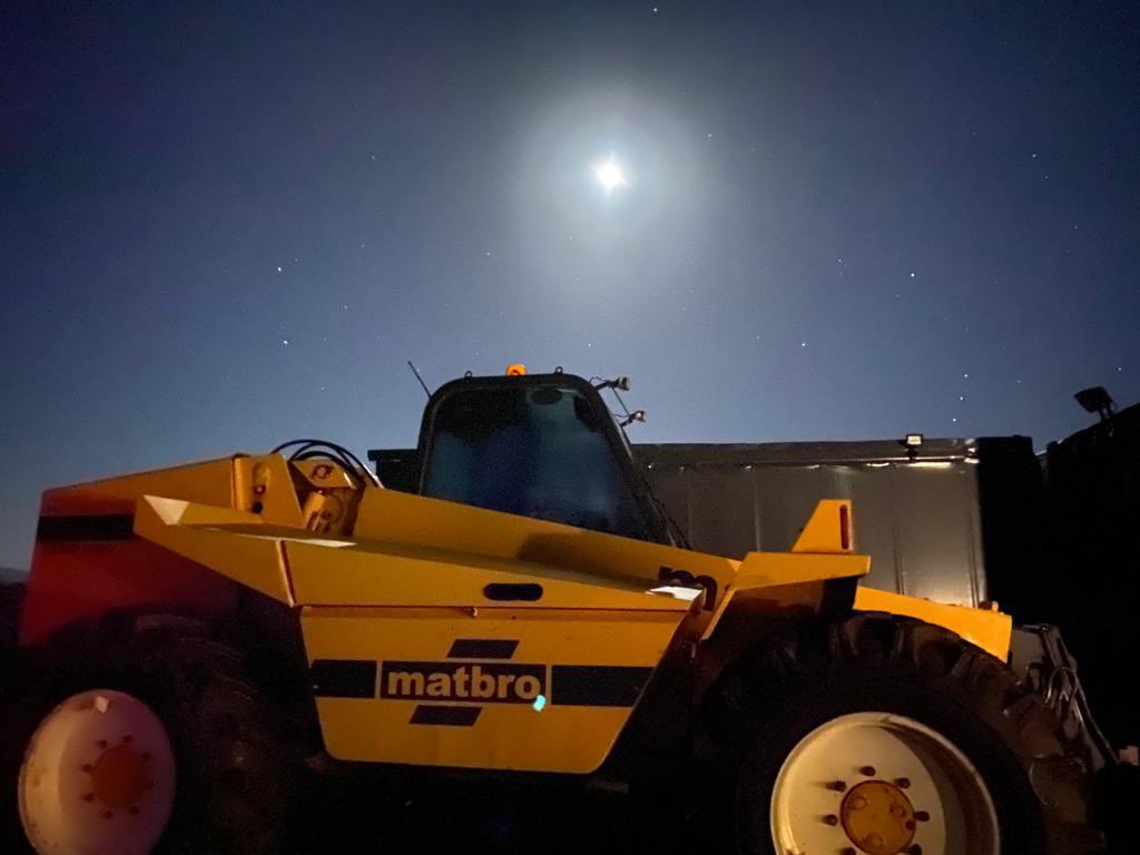 naMaraShellfish's tweet photo. ✨🌝 The moon shining bright at Realt na Mara Shellfish, so peaceful and calm! #nightsky #moonlight #stars #realt #suimhneas #realtnamarashellfish #fullmoon #reeksdistrict #irishoysters #irishmussels #matbro #irishshellfish #oysters #mussels #Cromane #carrauntoohil #kerry https://t.co/Ru8vKMjZED