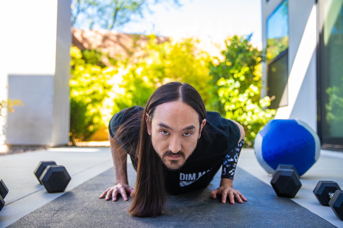 Outdoor workout at @aokisplayhouse. Stayin locked in w/ #eSmartr @eSmartr