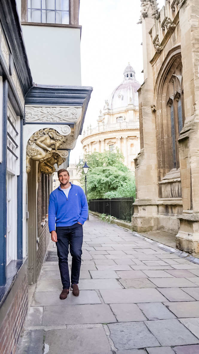 mygrumpybf's tweet image. George papped outside the ornate door that inspired C.S. Lewis’s door to Narnia. Behind him, you can even make out the famous lamp post ✨

If you’re visiting Oxford and want to find this spot for yourself it’s on St Mary’s Passage just off the High Street