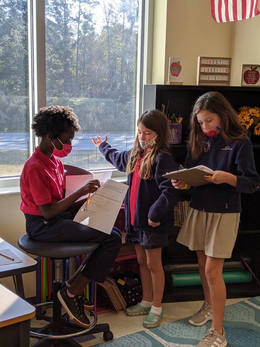 Laura_Smith14's tweet photo. 4th grade had a lot of fun learning about light energy this week! They explored how light is reflected and how rainbows are formed using flashlights, mirrors, water and cds! Our virtual students also got to complete the same experiments from home! @MeversEagles https://t.co/sQ9OJZTNop