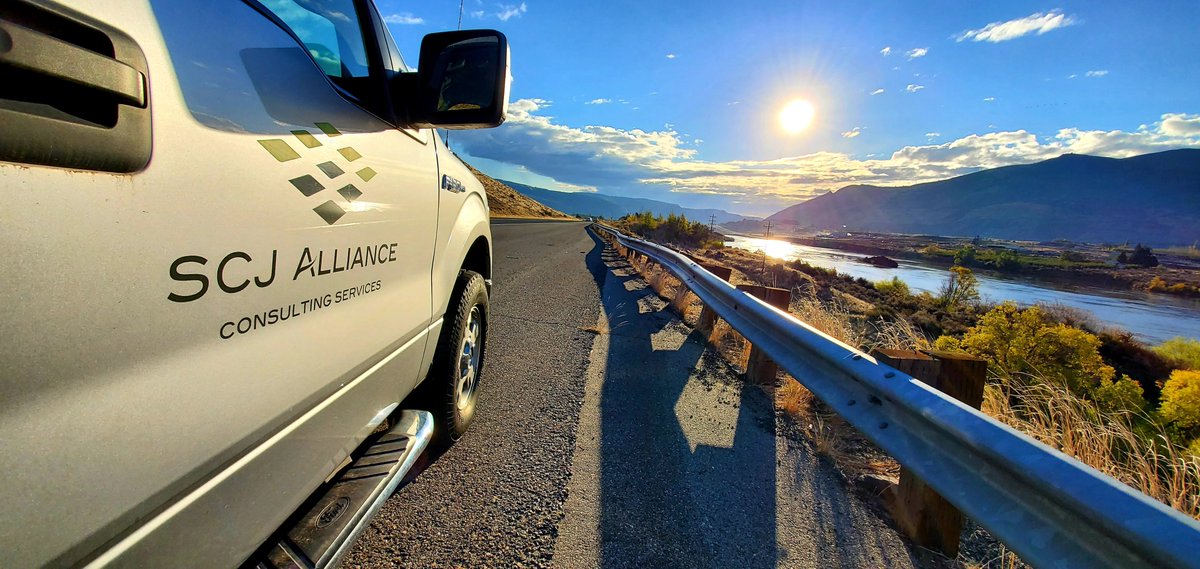 SCJAlliance's tweet photo. The rain was intense in Western Washington this week, but the photos our fellow employee-owners send in from the east side always offer at least a little brightness. 

#SCJWenatchee's Dan Ireland snapped this #sunset photo on the SR 28 Corridor along the Columbia River. https://t.co/4soLCzBBXQ