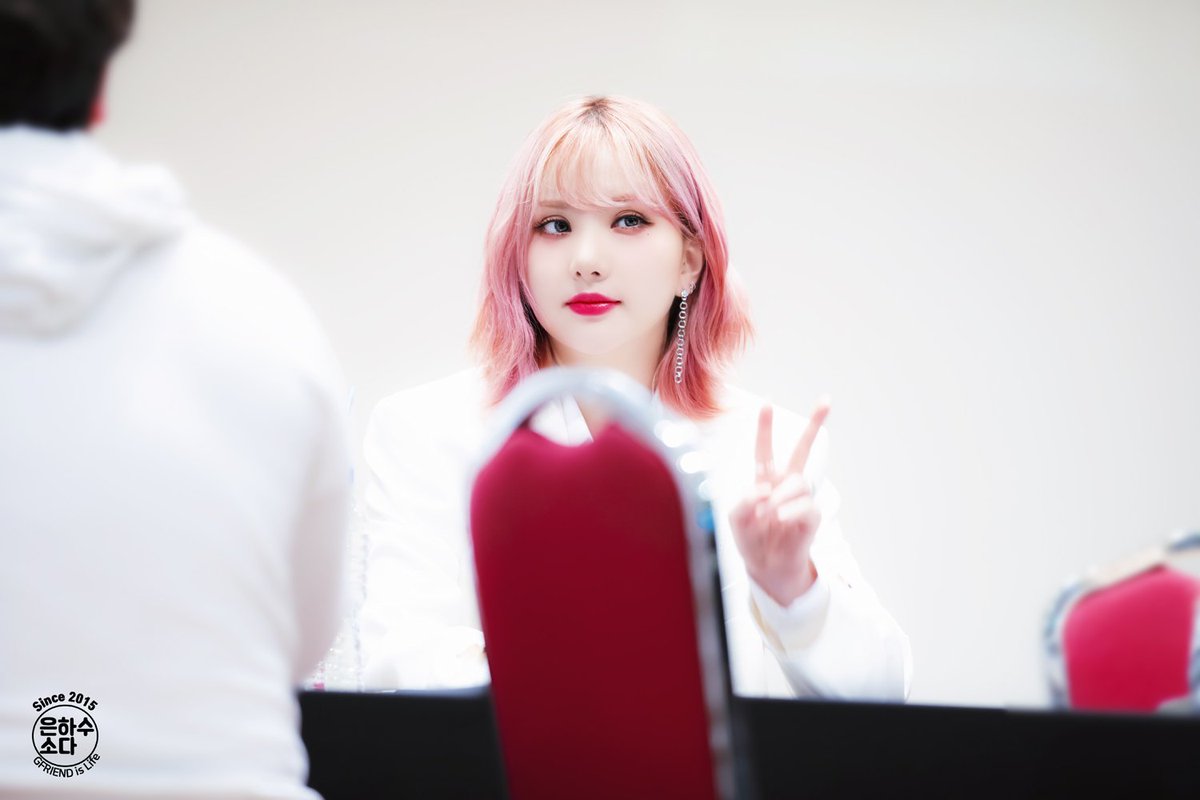 MilkywaySoda116's tweet photo. #回LABYRINTH #교차로 #상암
#Crossroads7thWin #GFRIEND66thWin
#Apple3rdWin #GFRIEND69thWin

2020.02.16 일요일
8th Mini Album 
'回 : LABYRINTH'
상암 팬사인회
은하 4pic

#여자친구 #GFRIEND #은하 #정은비
@GFRDofficial @GFRDofficialJP https://t.co/pJMVALuUFA