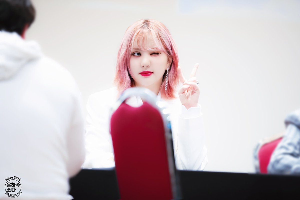 MilkywaySoda116's tweet photo. #回LABYRINTH #교차로 #상암
#Crossroads7thWin #GFRIEND66thWin
#Apple3rdWin #GFRIEND69thWin

2020.02.16 일요일
8th Mini Album 
'回 : LABYRINTH'
상암 팬사인회
은하 4pic

#여자친구 #GFRIEND #은하 #정은비
@GFRDofficial @GFRDofficialJP https://t.co/pJMVALuUFA