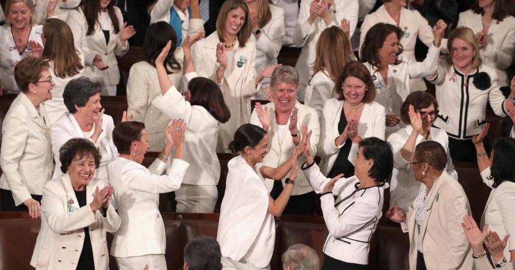 CBSSunday's tweet photo. A record number of women expected to serve in U.S. Congress in 2021 https://t.co/XGeX6MXIdj https://t.co/AnMWsnRyRn