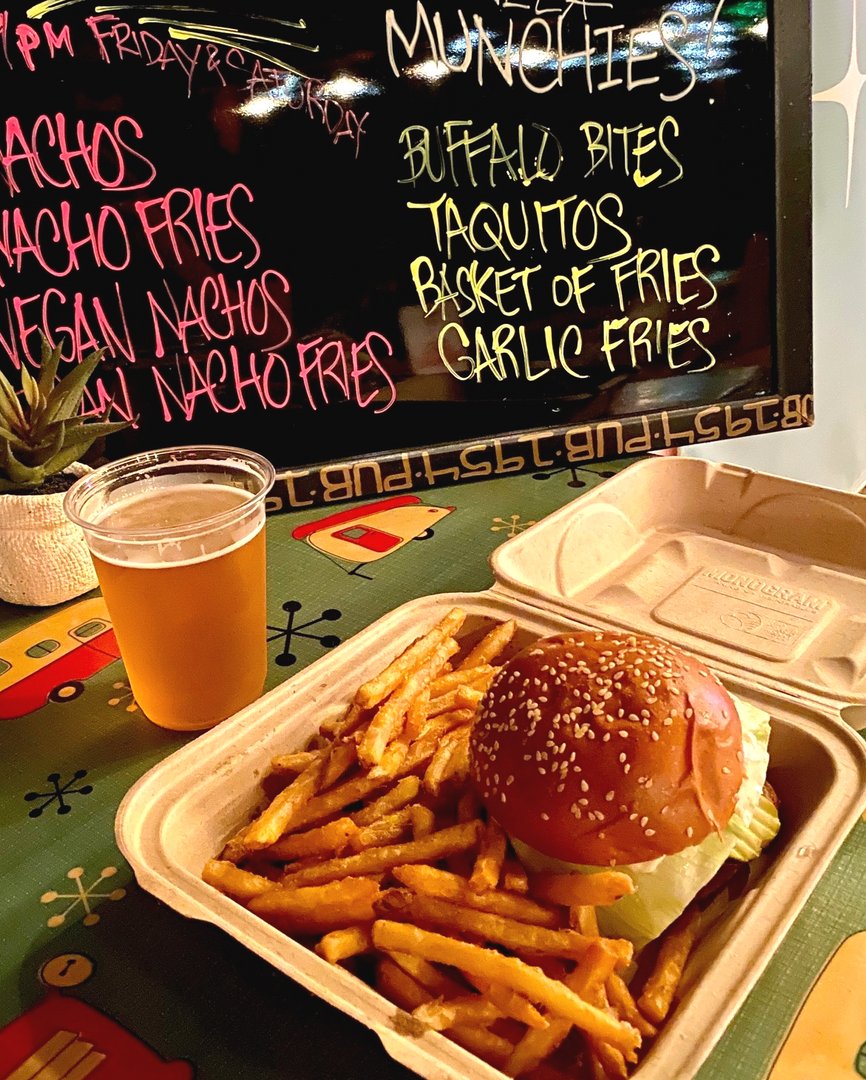 Pub1954's tweet photo. Great munchies, cold beer, and smooth tunes are the perfect recipe for a successful night out. 🎶🍕🍺  Come spend your night chilling with us from 5pm to 9pm Friday and Saturday at Happy Hour! #Pub1954 #PieAndCone https://t.co/qGVz0a8Mdw