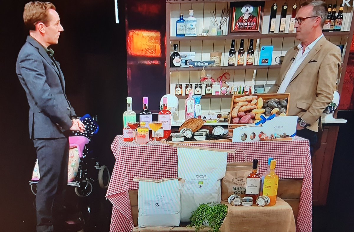 BallymakennyF's tweet photo. Our Spuds are famous 😆 #latelateshow @RTELateLateShow https://t.co/uHcxtO36lr