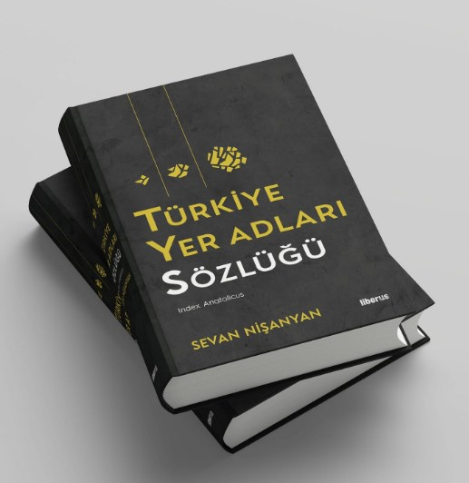 YayDianaV's tweet photo. Sevan Nişanyan’ın 11 yıl üzerinde çalıştığı Türkiye Yer Adları Sözlüğü, en küçük yerleşim birimleri, hatta artık kimsenin yaşamadığı ve yeri net olarak bilinmeyenler de dâhil olmak üzere ülke içindeki tüm yerlerin adlarının izini sürüyor. 

https://t.co/TlxTGSf0x6 https://t.co/VqCp5AK2Zb