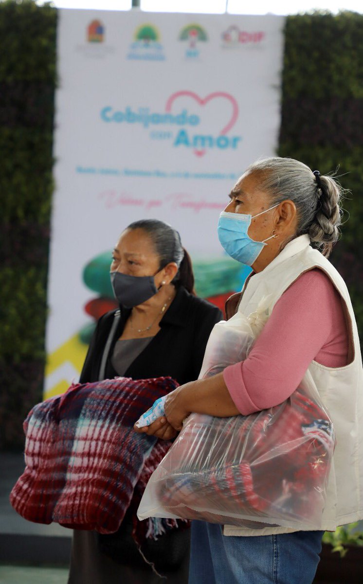 DIF_Cancun's tweet photo. En esta temporada que las bajas temperaturas son más frecuentes, junto al @SistemaDIFQRoo, estaremos "Cobijando con Amor" a las familias que más lo necesitan. #DIFBJ 

#SembrandoValores #UniendoFamilias https://t.co/OtT5BFQFPT