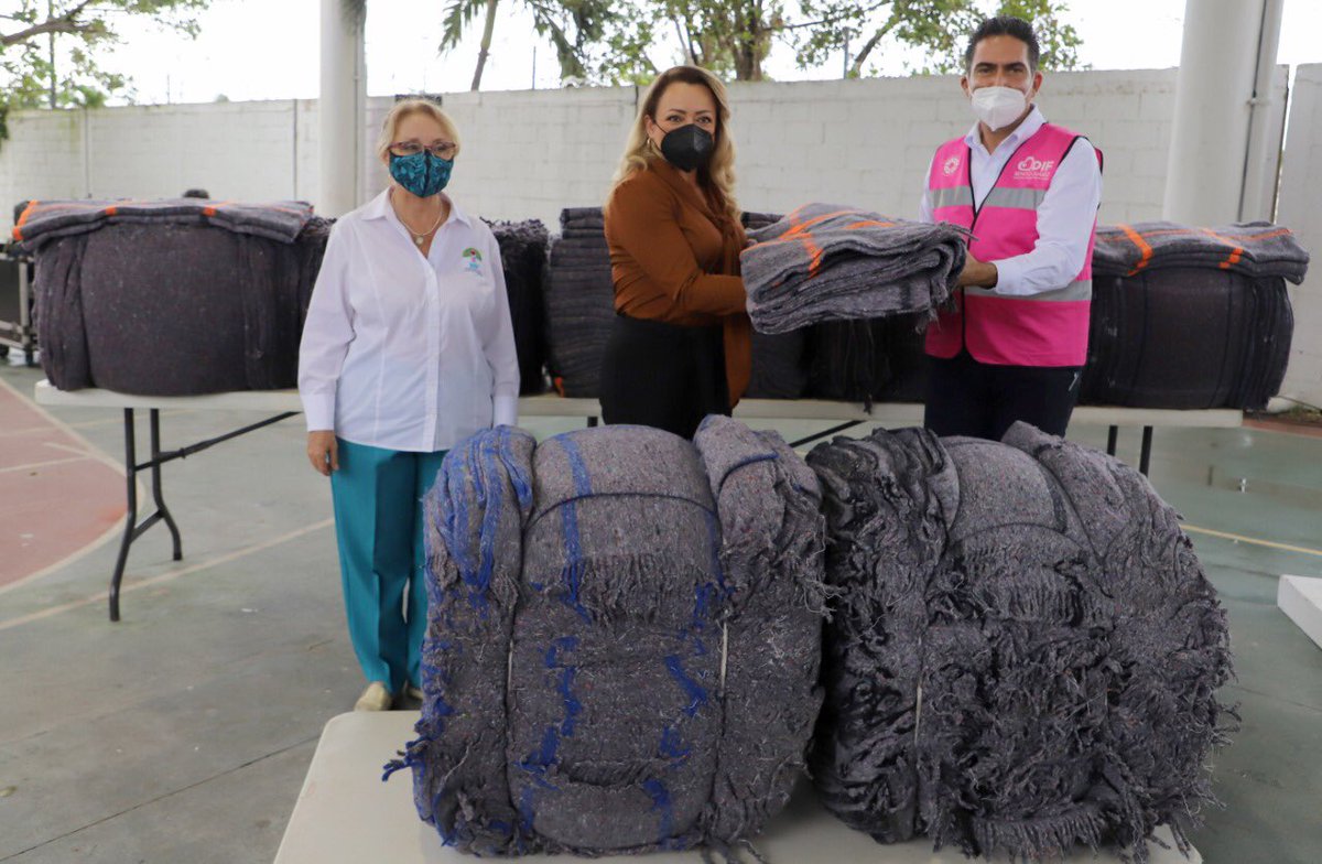 DIF_Cancun's tweet photo. En esta temporada que las bajas temperaturas son más frecuentes, junto al @SistemaDIFQRoo, estaremos "Cobijando con Amor" a las familias que más lo necesitan. #DIFBJ 

#SembrandoValores #UniendoFamilias https://t.co/OtT5BFQFPT