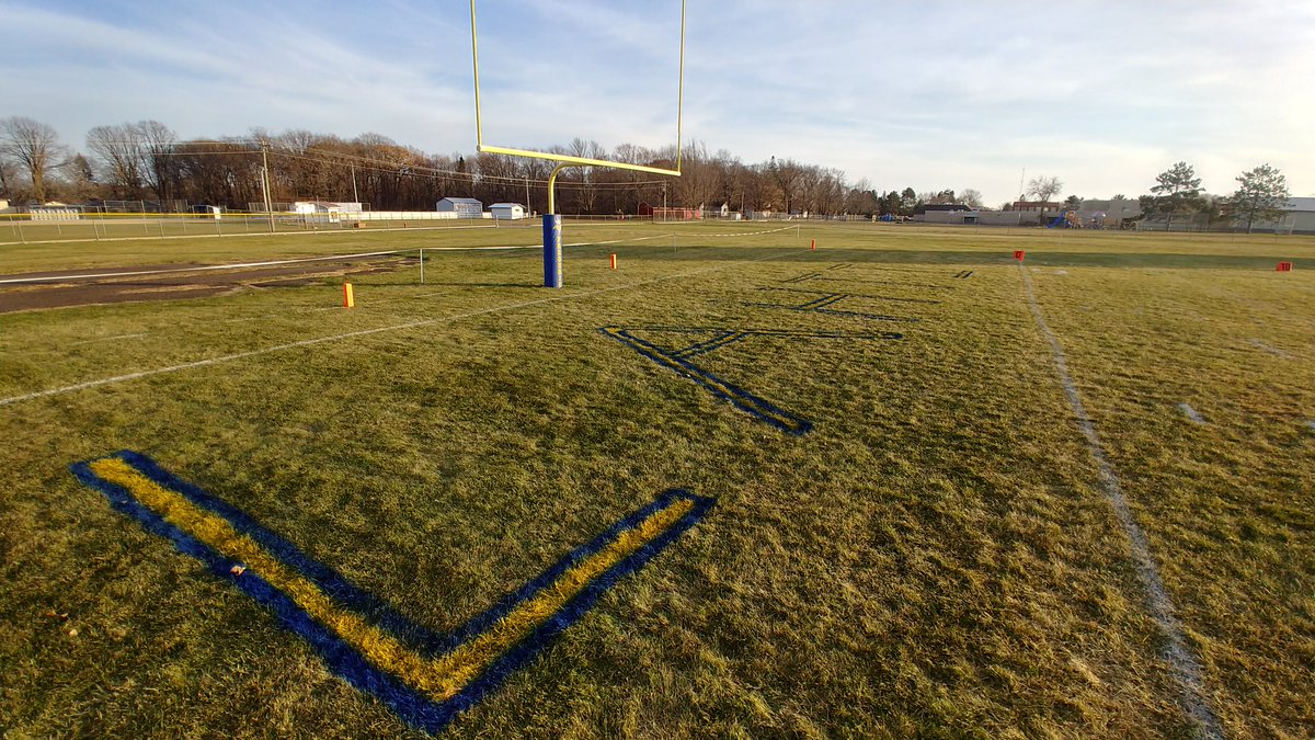 BrickedAndroid's tweet photo. Frederic Football senior night tonight.  #GoFrederic https://t.co/2VHHkuOY5t