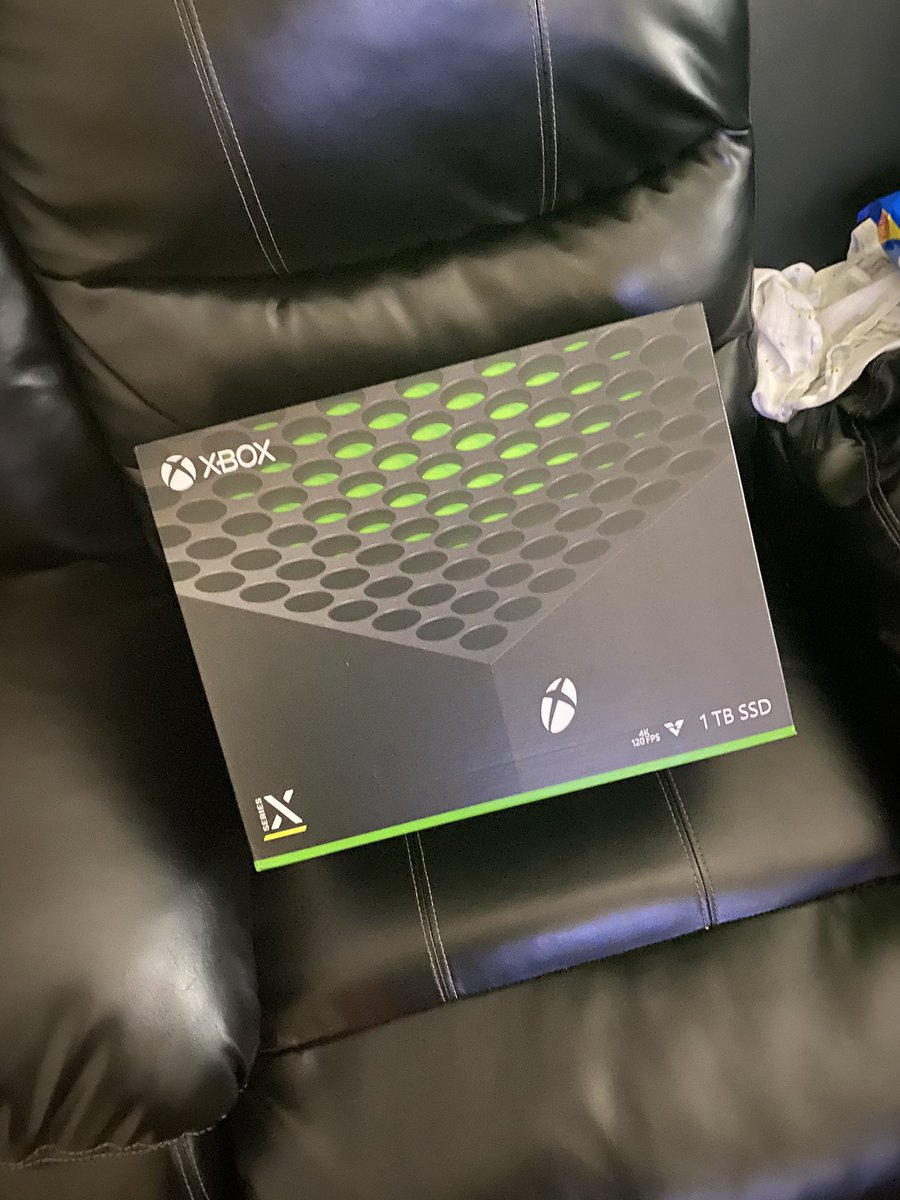 ItsMossyMoss's tweet photo. My Xbox Series X came early!! Let’s GO!!! @Xbox it’s a great Friday! @XboxP3 https://t.co/Kv4NNI2tR9