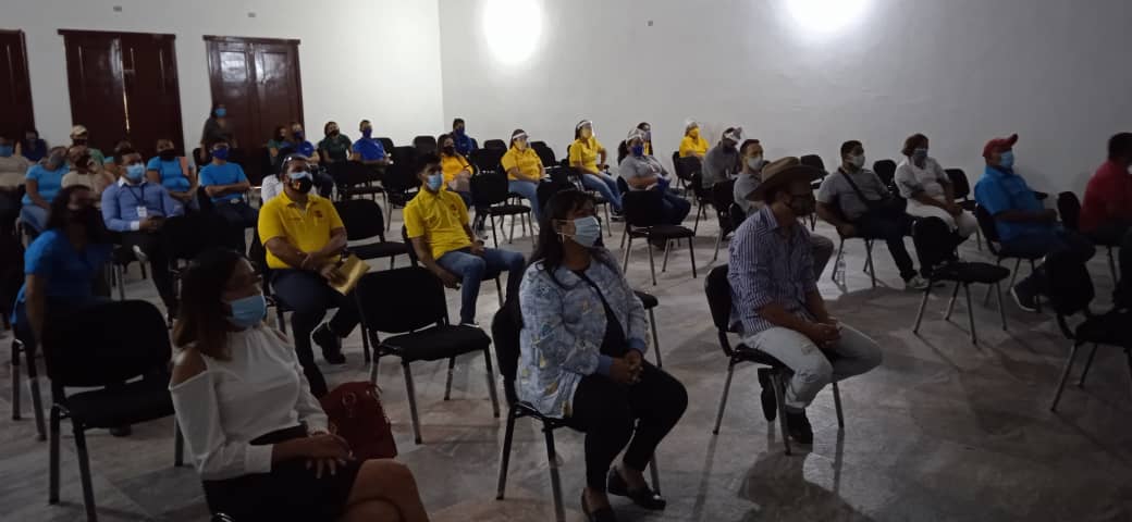 InpsaselA's tweet photo. Hoy de Aniversario. 1 Año de la mano con la clase obrera Apureña, garantizando el cumplimiento de las normas y defendiendo la vida y la Salud en el trabajo. Gracias Delegada y Delegado de Prevención. @NicolasMaduro @eduardopiate2 @geovannireuma @Inpsasel_vzla https://t.co/hlPCUDvrtD