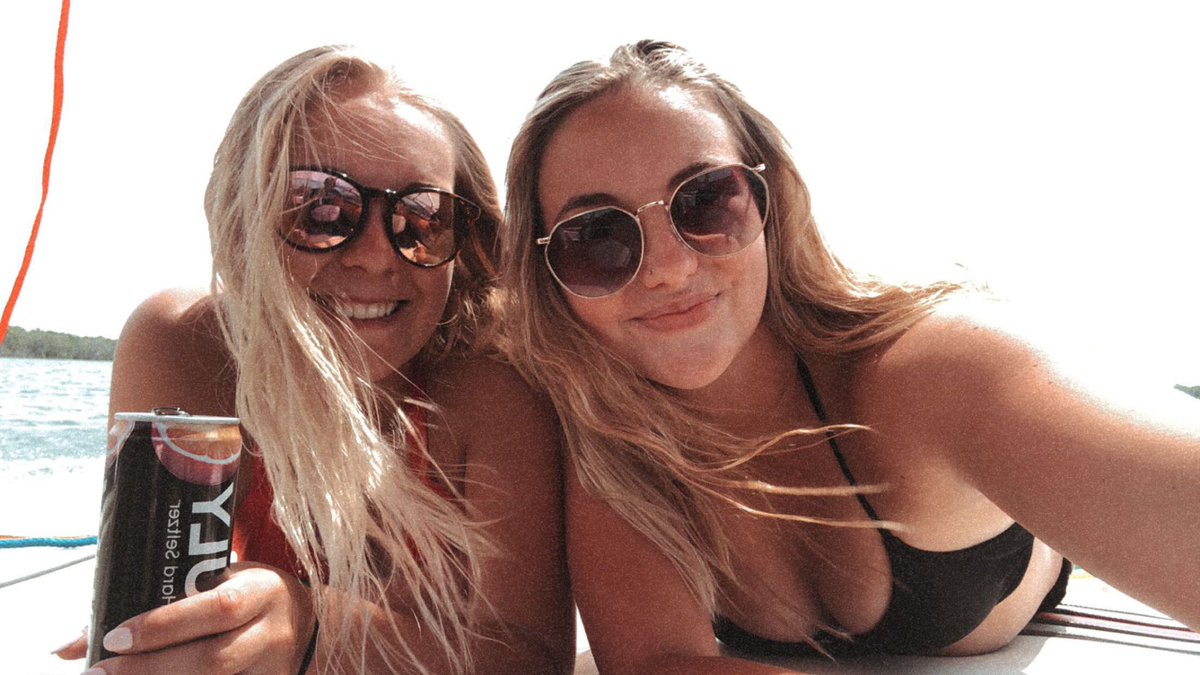 Megz_2001's tweet photo. happy birthday to my beautiful sister @MollyOlig21 💞 love you always. https://t.co/ExIj8e1wpQ