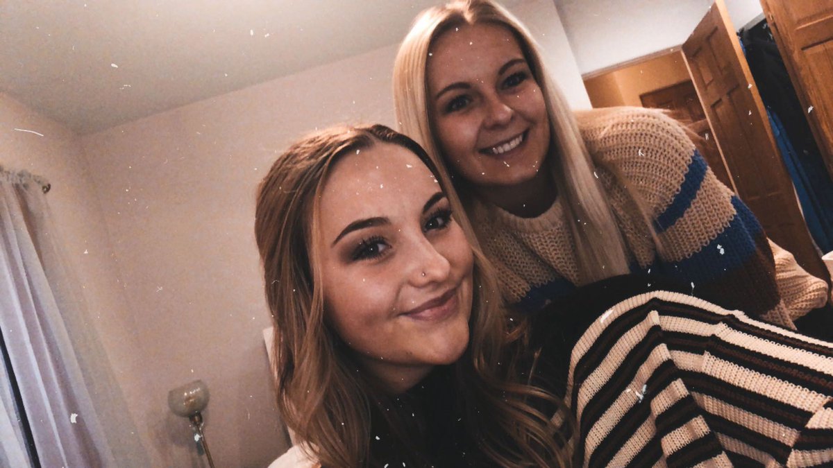 Megz_2001's tweet photo. happy birthday to my beautiful sister @MollyOlig21 💞 love you always. https://t.co/ExIj8e1wpQ