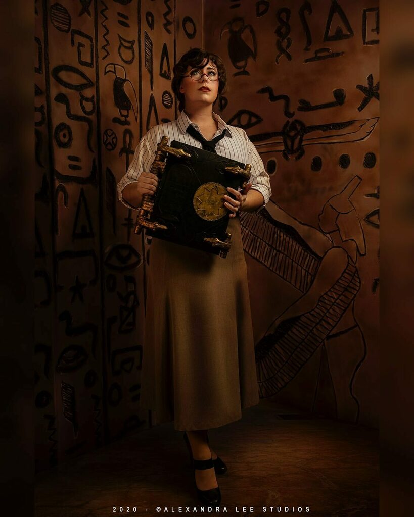 JediManda's tweet photo. Just a gal and her book ๐ ๐
Pc: @aleestudios
______
YALL, Alex and I made this background. ADMIRE IT. so much carving. ๐
Have a lovely Friday night yโall. Stay safe and have a drink on me. ๐พ
______
#cosplay #evie #evieoconnell #evelynoconnell #themโฆ https://t.co/63B4wTXIk7 https://t.co/KBmZnpXQ9D