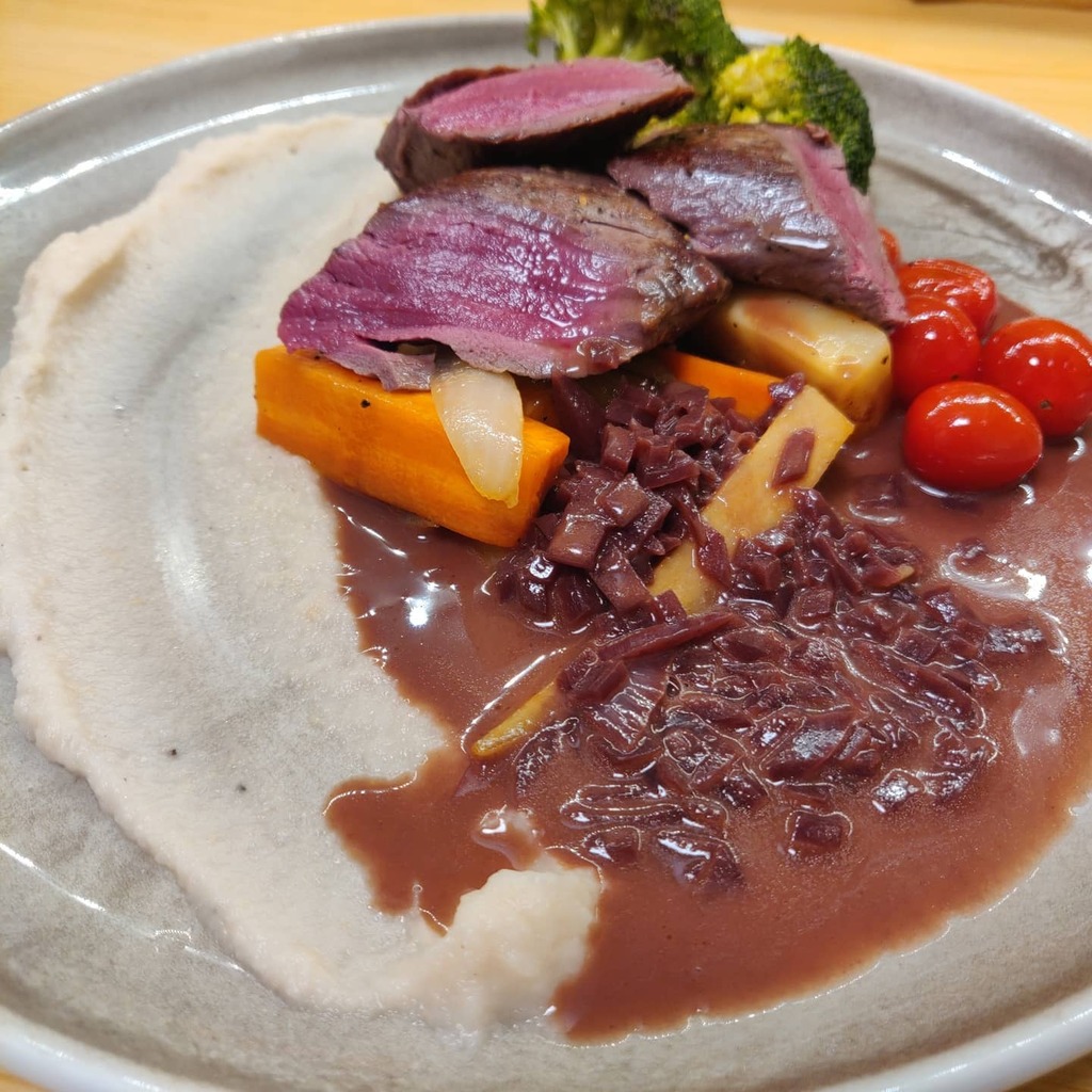 SuperTeDtv's tweet photo. A suprise birthday stream happened today 🥳 Happy cakeday to me! Reindeer with root veggies, celery puré and beurre rouge 😍
.
#birthday #foodstreaming #foodie #foodstream #food #twitchstream #twitch #twitchstreamer #supportsmallstreamers #cheflife #n… https://t.co/rgzZDHhvBB https://t.co/QJYis1OCrC