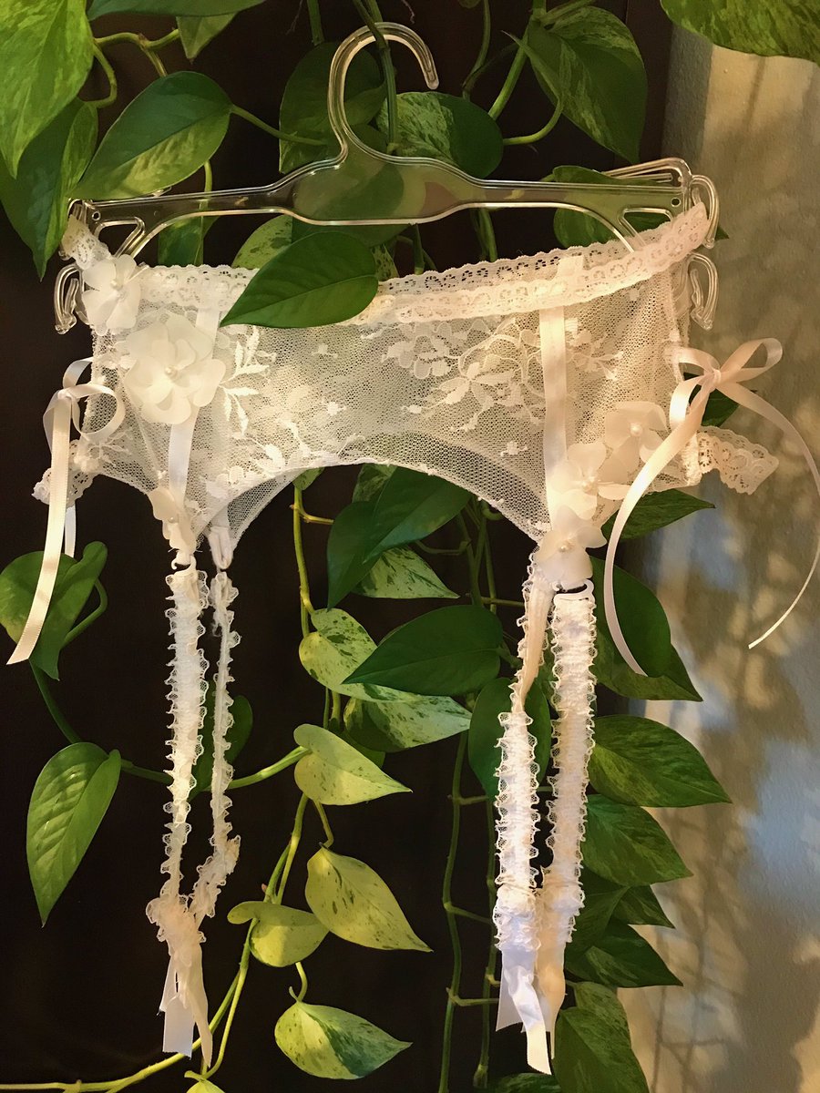 anarchyabigail's tweet photo. angel energy with this new garter belt design 👼🏼 she is lace and floral and goes perfectly with the ofelia bralette! the angelina is available online now for $30! i am so proud of my detailing w this one and can’t wait for u angels to enjoy her🕊rt to share my work :) https://t.co/5gjEePfnv9