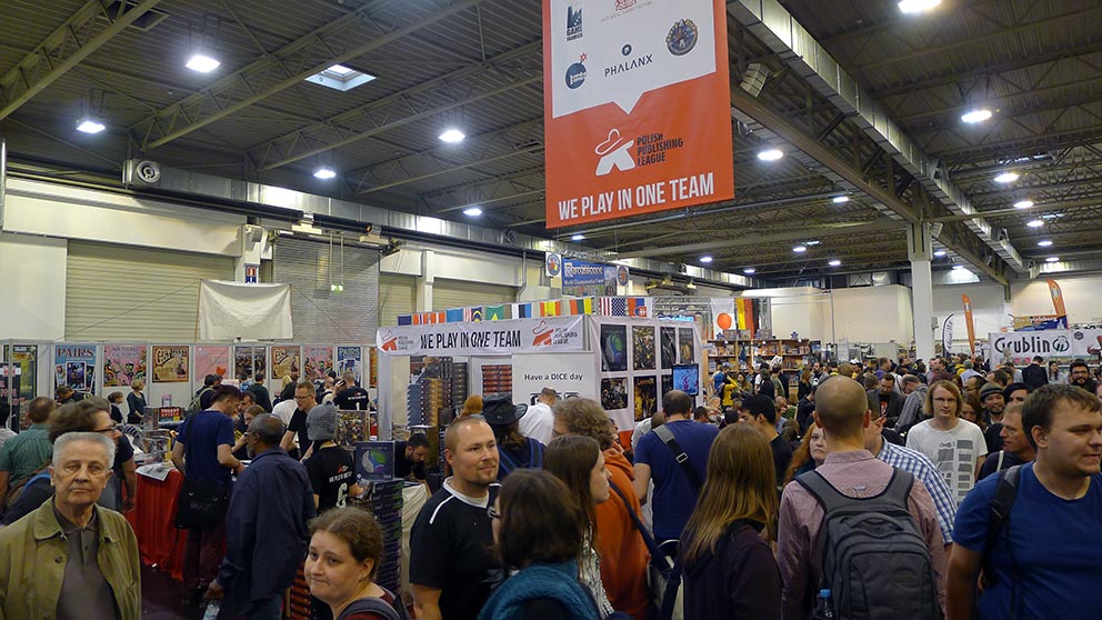 Most of the publishers didn't seem too interested but  @BoardAndDice finally saw the potential in my little pizza game. They seemed really excited about it and called me a few days later to offer a deal.They wanted to change the theme, which was no problem.