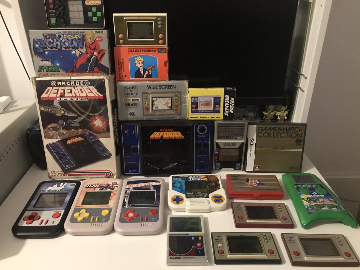 SandKill76's tweet photo. Parte de mi colección de maquinitas hay un poco de todo. #GameandWatch #Konami #Tiger #Casio #Entex #MicroGames https://t.co/qXQEaHXeRd