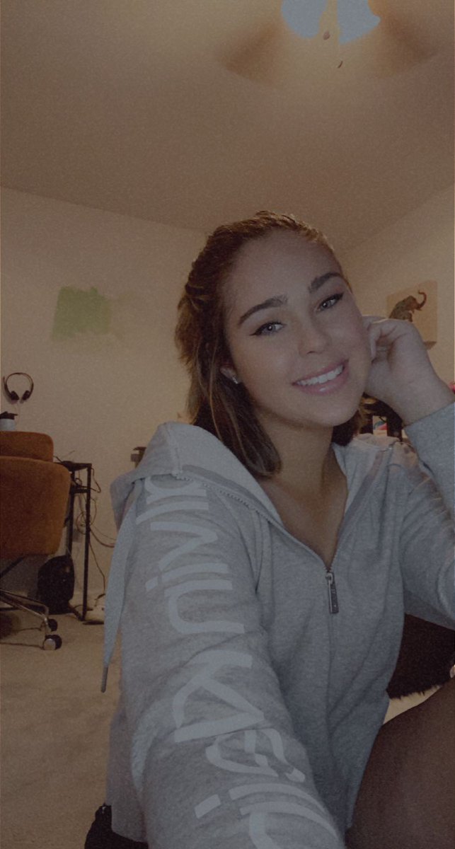 _breanuhh's tweet photo. hi 😋 https://t.co/e9e8yurQar