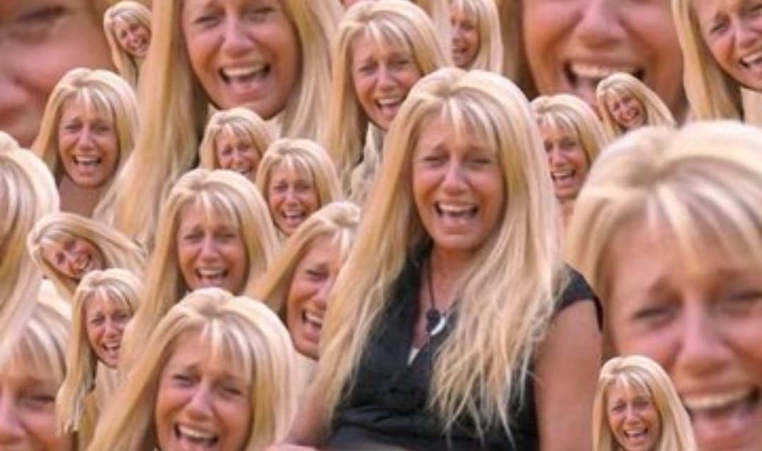 neongravestronz's tweet photo. "mi raccomando ragazzi attenti al linguaggio che utilizzate perchè ci tengo"
tommaso cinque secondi dopo: GIULIA MA CHE CAZZO CI FAI QUA BRUTTA STRONZA"

#GFVIP https://t.co/ZUwBBHfvR5