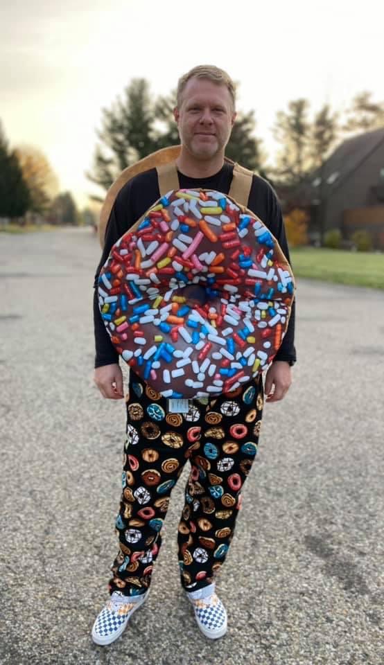 JHoogenstyn's tweet photo. Congrats to my North Oakview DK class for being the top money raiser during during for our walk-a-thon. Their prize...picking my outfit for school. Their choice...Arnie the Doughnut.  #ilovemyjob #GoWildcats https://t.co/v85qj7osb4