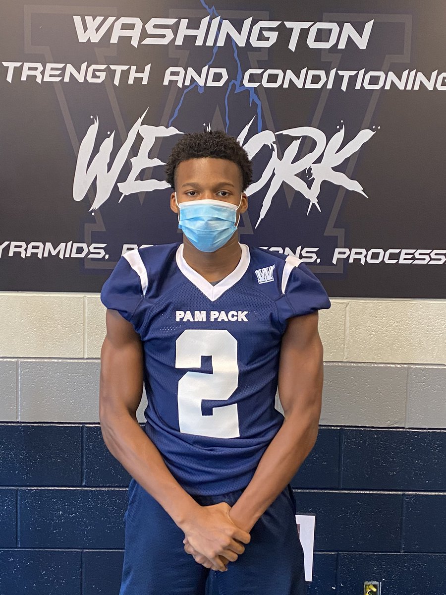 CoachOwens_FB's tweet photo. Congrats to @TerryMo20339510 on his induction into the #blackshirt club.  He holds the fastest 40yd dash time in the program 4.5 (laser) while squatting 485lb. 

His 4.1 GPA &amp; ability has lead to 6 D1 programs contacting or recruiting this young beast! #LBL #legacy #TERALD https://t.co/IGMGa3NVgk