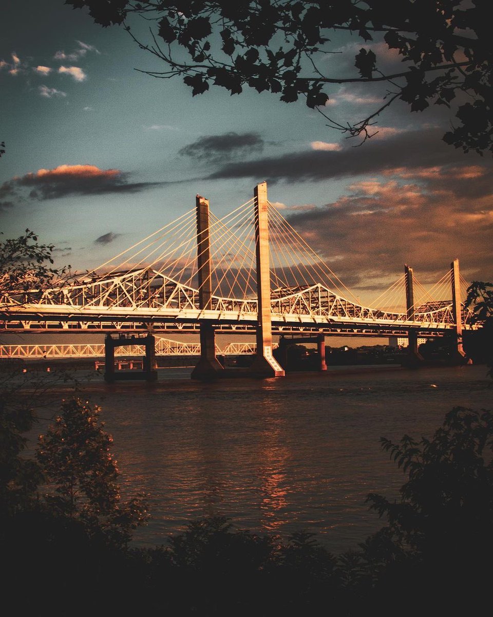 Fun Fact Friday: One of Louisville’s newest bridges is named after 16th President, Abraham Lincoln. 🇺🇸 Lincoln is the only U.S. President to have been born in the state of Kentucky and was elected President exactly 160 years ago today, in 1860. 🎩 l 📸: Insta @morales_photography