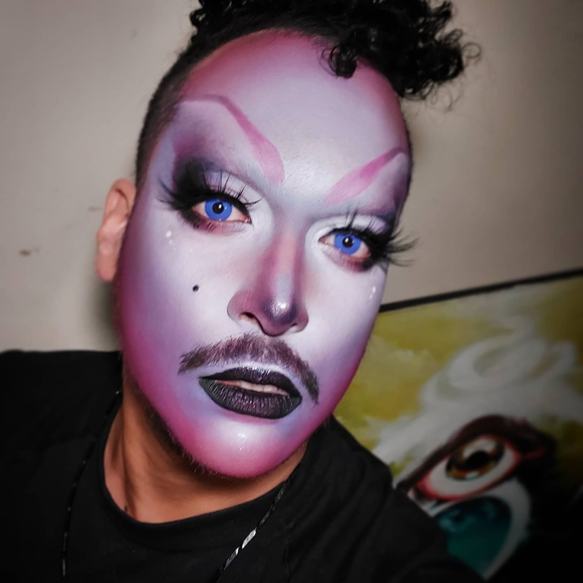alittle2daniel's tweet photo. s n a p p e d 

...is that what the children are calling it these days? by #me using a variety of cosmetics

#dragartist #drag #highglamour #mustachequeen #dragart #makeuplooks #makeupartist #snapped https://t.co/OfdUjBP1e3