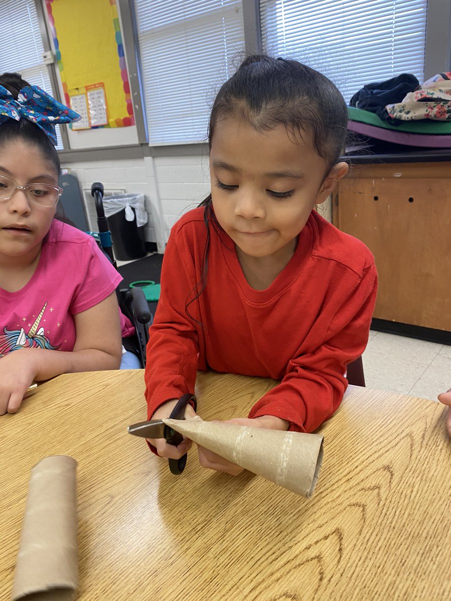 jenijohnson23's tweet photo. We made pencil holders today using measurement from our measurement lesson this week, our premium holders were 5 inches in length! #NSEL #November20NSE https://t.co/3e06k9foLv