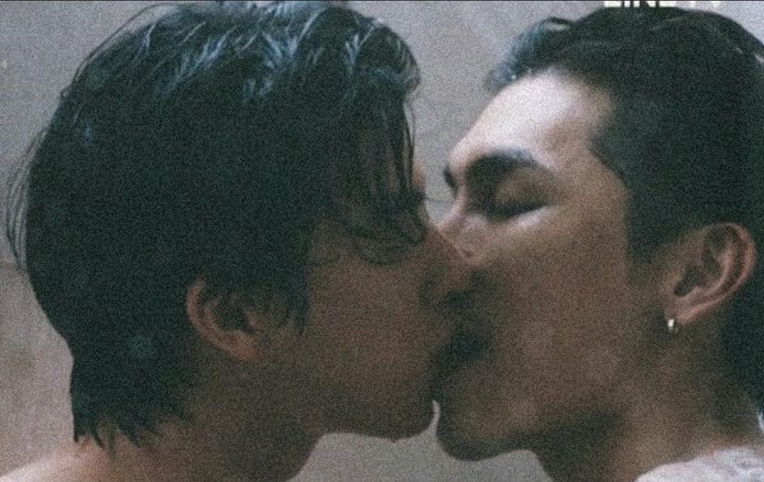 yso_ny's tweet photo. что же начинаем жить от пятницы до пятницы🤪 я офф  сдохла после этой сцены, почему они такие настоящие вступайте в мой клуб 《верующие в мьюгалфов》 налью вам шипперский чай или кофе
ну, невозможно, так горячо просто напросто играть секс
я в любви (и в гробу) 
#TharnTypeSS2EP1 https://t.co/5TUzI4qr2j