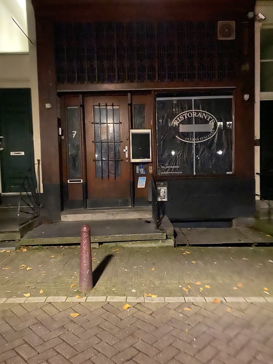 fabstylistikaNL's tweet photo. #zwerfvuil #nieuwmarkt #kloveniersburgwal tegenover nummer 7 #plasticbak met #grofvuildump @webcare020 #amsterdamlife https://t.co/vj7n2FCR1e