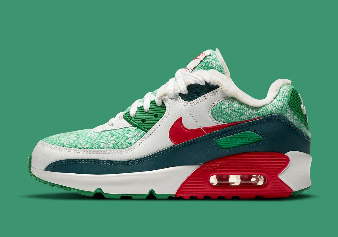 SneakerNews's tweet photo. Air Max 90 "Christmas" drops on 12/1 in adult and kids sizes
https://t.co/2CNdaG89yH https://t.co/pjbxpceH1b
