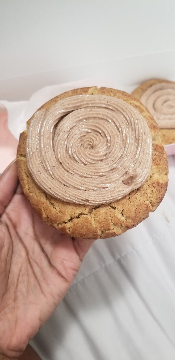 Lesha619's tweet photo. I think I'm addicted 😅 @CrumblCookies #crumblcookies #peanutbutter #churro #circusanimal #chilledsugar #cookies https://t.co/BhrW6Ec7dg