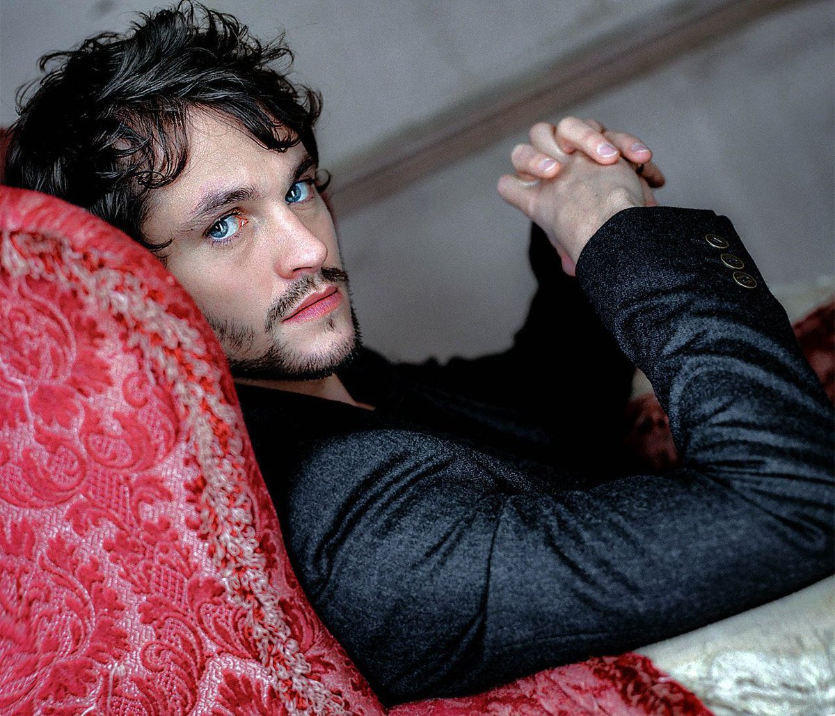 his lips look so pink. it might be retouching but i wish it was lip gloss tbh. this is another good one for the curls, too!