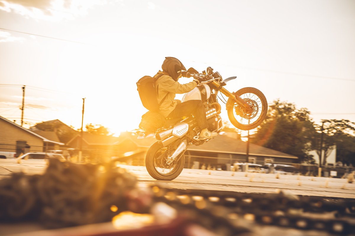 IconOneThousand's tweet photo. The weekend plans...
โข
โข
#icon1000 #onepossiblefuture #iconmotosports #weekendriding #wheelies #triumphscrambler #variantpro #iconhelmet https://t.co/EylKlRWPb1