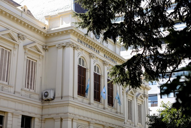 economicas_unlp's tweet photo. Importante

Comunicado: Desarrollo de las actividades académicas en la @unlp  

Las actividades académicas en curso, continuarán realizándose de manera remota en lo que resta del ciclo lectivo.

➡️ https://t.co/uxXdSq5N3K https://t.co/ChN2M9zMNQ
